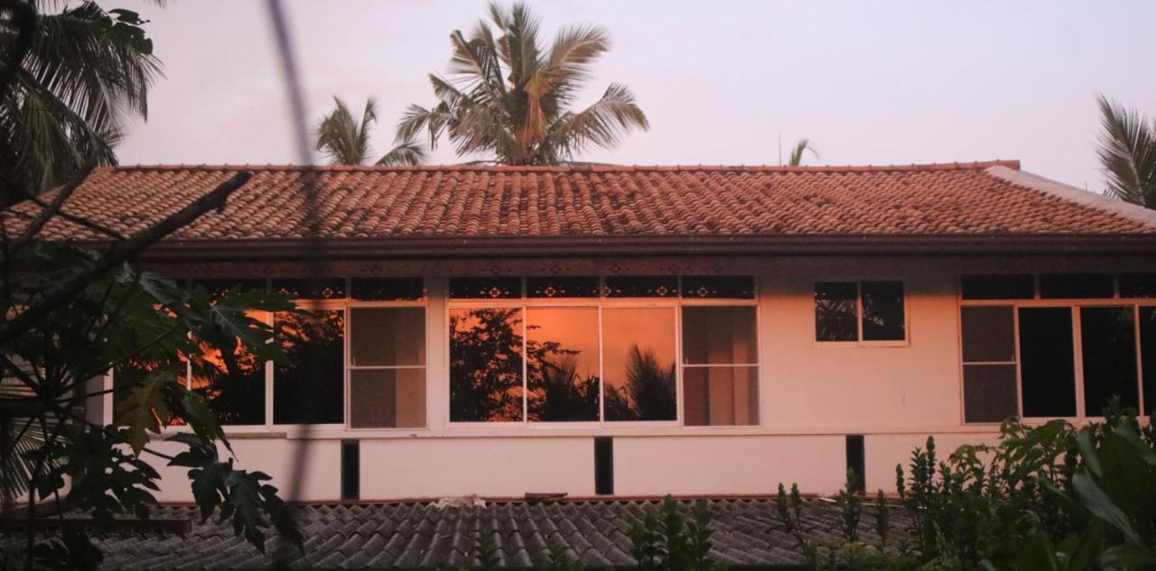Happy Cocos Beach House Waskaduwa Exteriör bild